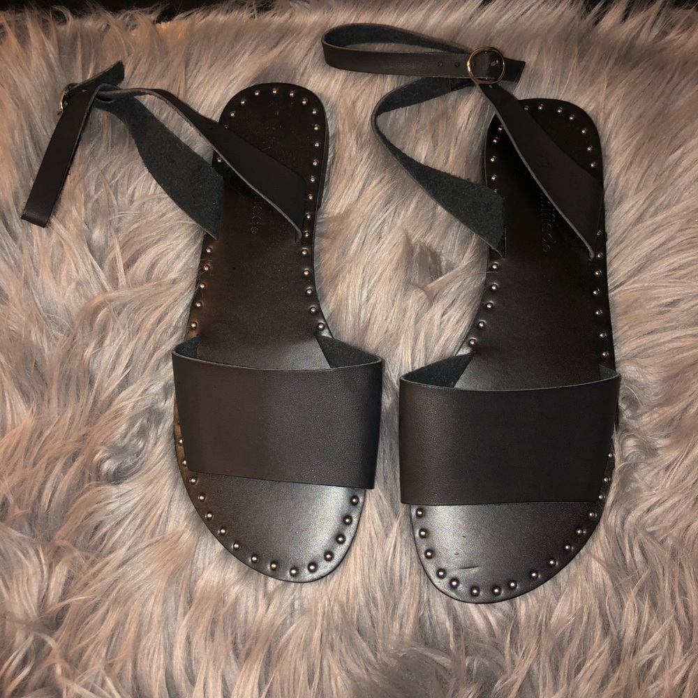 City Classified womens sandals